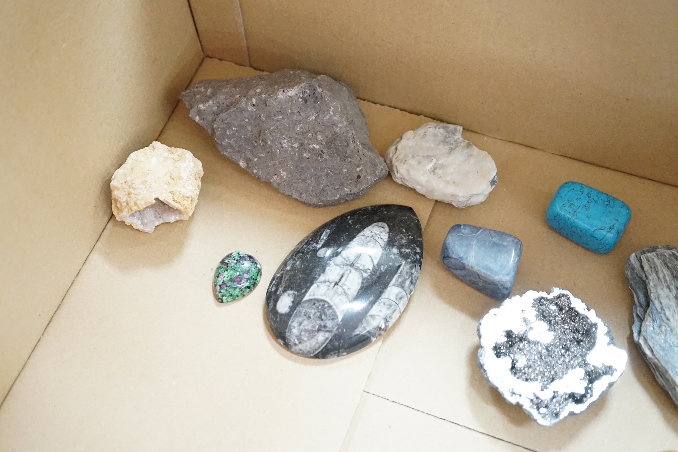 A collection of mineral specimens and geodes to include Amethyst, rose quartz, tigers eye, labradorite and polished fossils